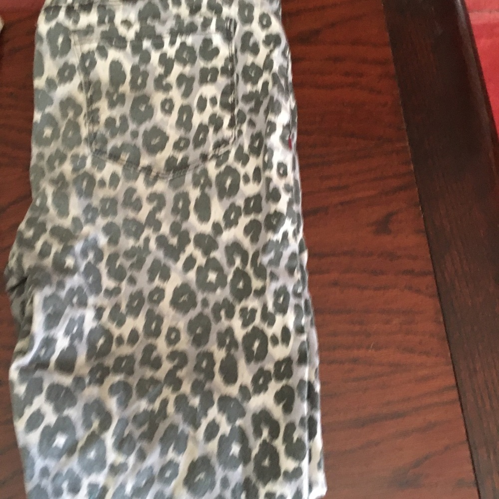 A pair of girls pants
